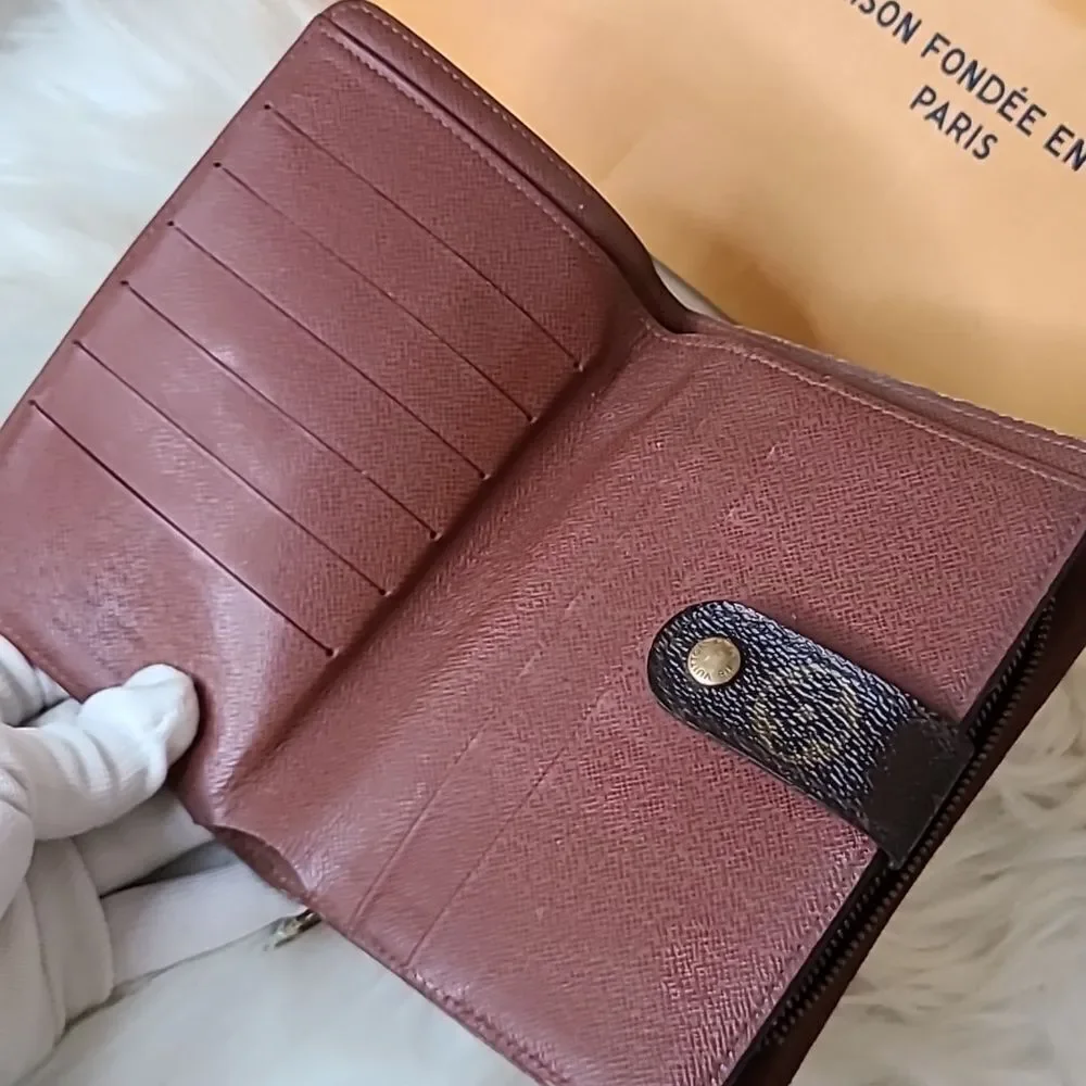 💯Authentic Louis Vuitton Mono Wallet 🍀